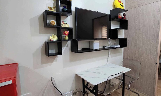 Novaliches Apartment | Cozy 1-Bedroom in Trees with Netflix, WiFi, Mini Speaker Karaoke with dual Mic