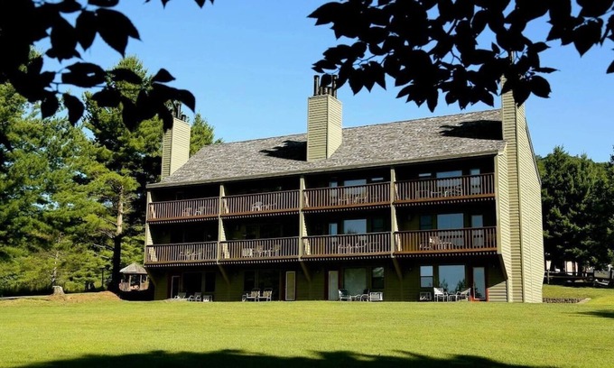 Davis Apartment | Cozy 1-bedroom Inn Suite in enchanting Canaan Valley, WV with WiFi, AC and Pool