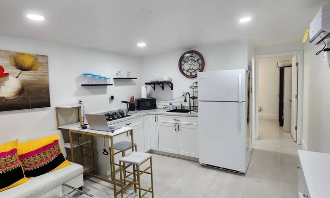 Tampa House | Cozy 1-bedroom mobile home in awesome Tampa with AC