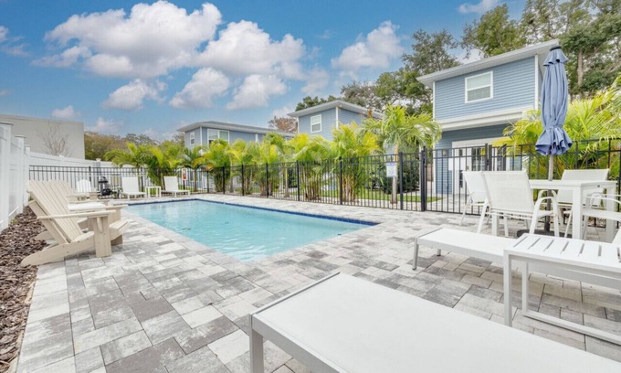 Downtown Dunedin House | Cozy 1 bedroom tiny home with pool "Shelly"