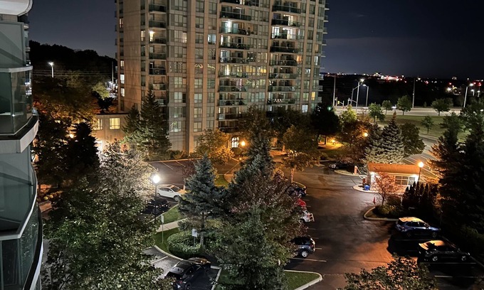 Central Erin Mills Condo | Cozy 1 BR with private balcony