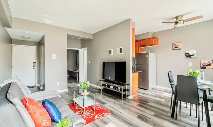 Rosedale Apartment | Cozy 1 King BR Apt with Netflix - PRIME Location!