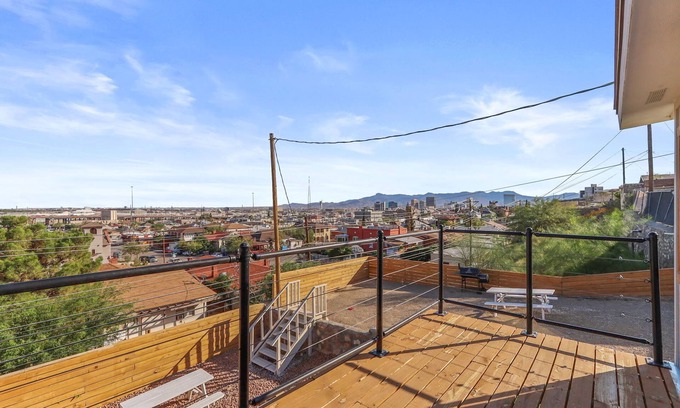 El Paso Apartment | Cozy 1B Private Terrace View