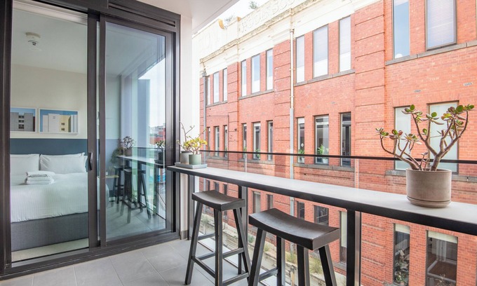 Collingwood Apartment | Cozy 1BD in the Heart of Collingwood