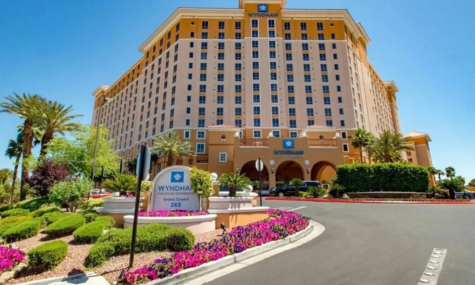 Las Vegas Hotel | Cozy 1BD Suite in marvelous Las Vegas with fitness room, AC, WiFi