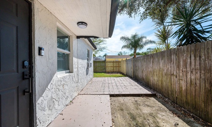 Lake Worth House | Cozy 1BR/1BA Private Entrance