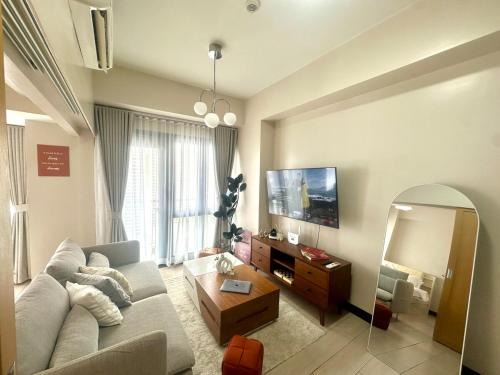 Legazpi Village Apartment | Cozy 1BR at Greenbelt Hamilton Makati