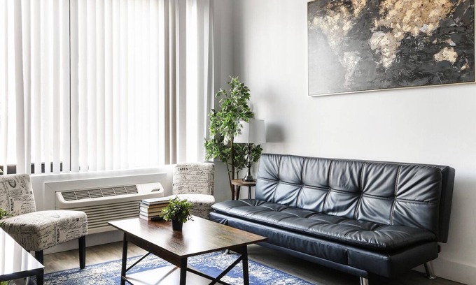 Elizabeth Apartment | Cozy 1BR Next to Airport 5903