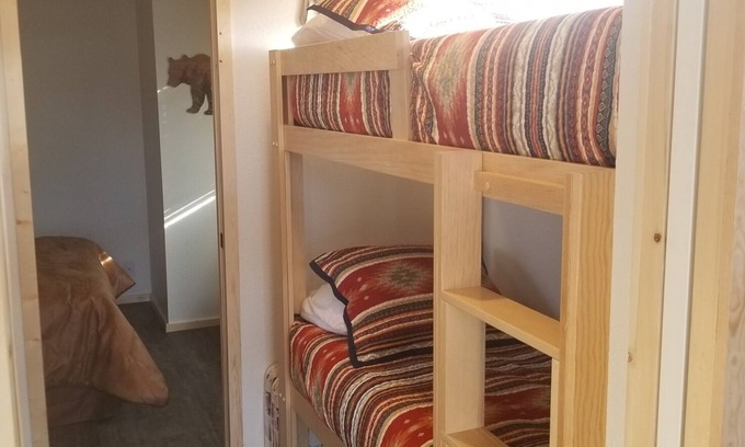 Mammoth Lakes Cabin | Cozy 1BR tiny home cabin with mountain views in Mammoth Lakes