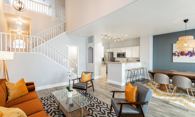 Spring Valley House | Cozy 2/2/.5 Townhome just 3 miles from Vegas Strip