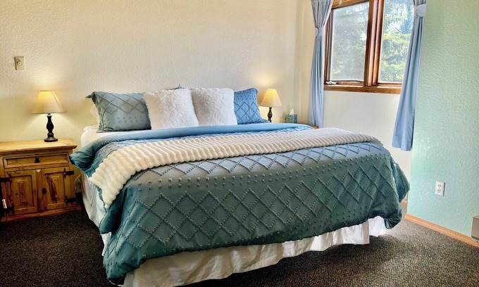 Red Lodge Condo | Cozy 2 Bed, 2 Bath Condo on Golf Course with Hot tub, Sauna, & Pool! Unit #3