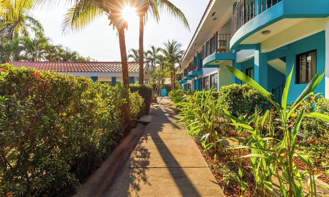 Coco Condo | Cozy 2 Bedroom Condo with AC and Pool in the Desirable Las Palmas Neighborhood