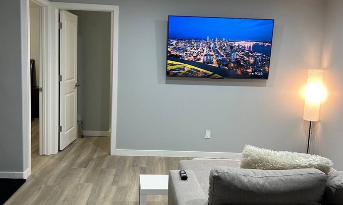 Regina House | Cozy 2-Bedroom Basement Haven King and Queen beds. STA License No. STA23-00257