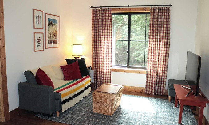 Cle Elum Cabin | Cozy 2-bedroom cabin with WiFi, AC in adorable Cle Elum