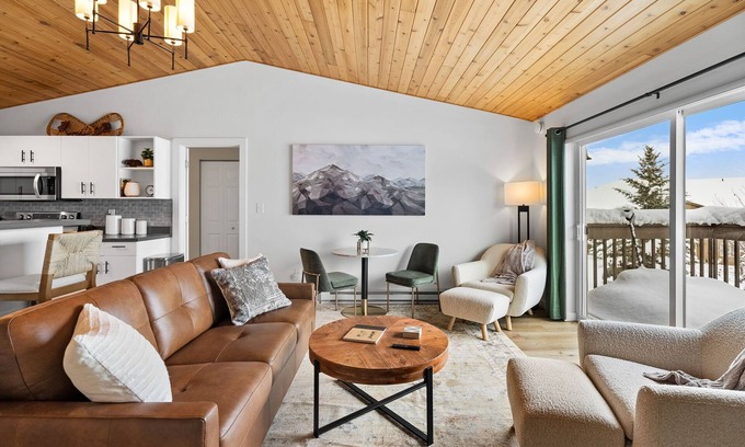 Big Sky Apartment | Cozy 2 Bedroom Condo w/Private Hot Tub