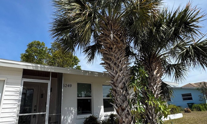 Yacht Club House | Cozy 2-bedroom house in enjoyable Cape Coral with AC, WiFi