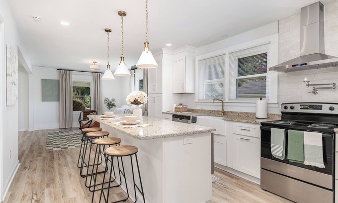 High Point House | Cozy 2-bedroom house in the heart of High Point