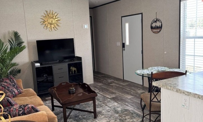 Nokomis House | Cozy 2-bedroom mobile home in marvelous Nokomis with WiFi, AC