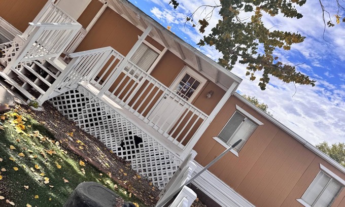 Kirtland House | Cozy 2-bedroom mobile home with WiFi, AC in Kirtland.