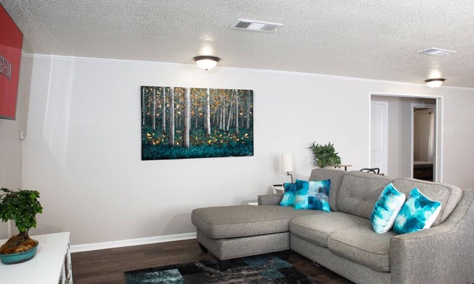 Malakoff Apartment | Cozy 2 bedroom rental unit w/ free oversize parki