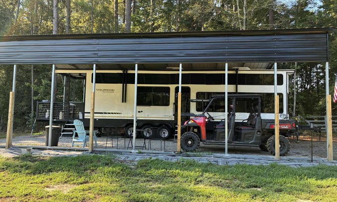 Farmerville House | Cozy 2-bedroom RV in charming Farmerville 2 miles to boat ramp on DArbonne Lake