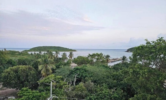 Florida House | Cozy 2-bedroom RV in peaceful Vieques with WiFi, AC
