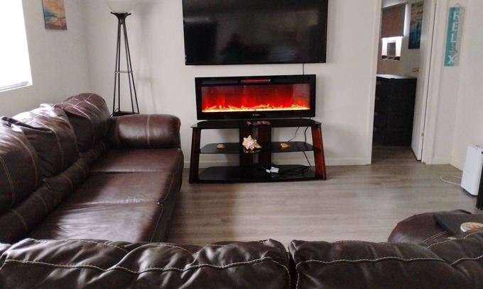 Ormond Beach House | Cozy 2-bedroom with large driveway close to the beach and Daytona speedway