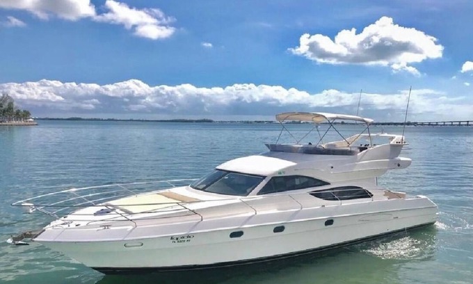 East Little Havana Boat Rental | Cozy 2-bedroom yacht in beautiful Miami with WiFi, AC