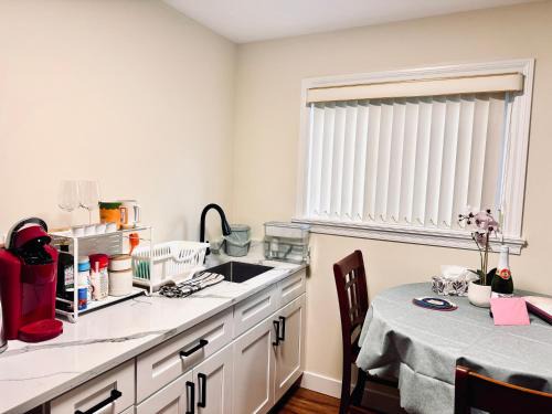 Renfrew-Collingwood House | Cozy 2 beds Spacious rooms,Close to transit