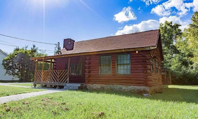 Lookout Valley Neighborhood Association Cabin | Cozy 2-BR Log Cabin Near Chattanooga Attractions