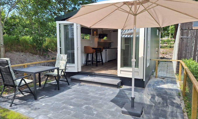 Callantsoog House | Cozy 2-person chalet with fully equipped kitchen, nice garden and modern bathroom. Located by forest, beach and dunes in Callantsoog. Perfect for a relaxing stay at the coast!