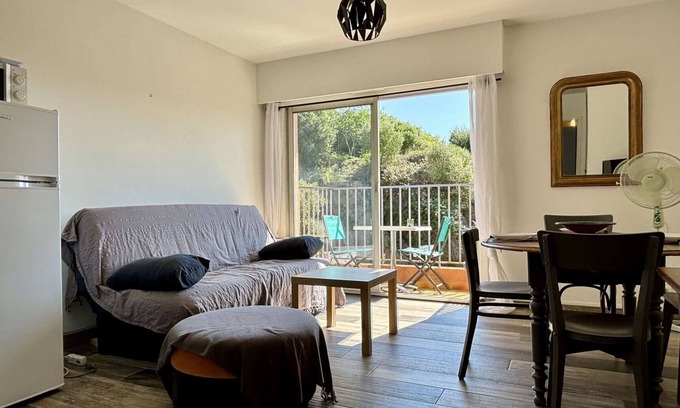 Collioure Apartment | Cozy 2-Room Apartment Near Beach and Town Center, Parking, Pet-Friendly, Sleeps 4