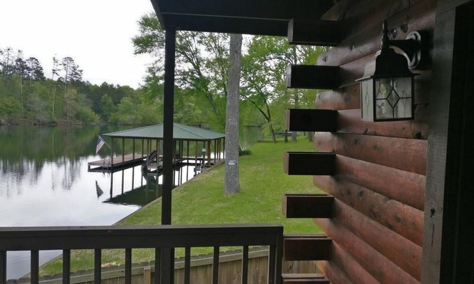 Mountain Pine Cabin | COZY #2 WATERFRONT LOG CABIN --- COZY ACRES LODGE