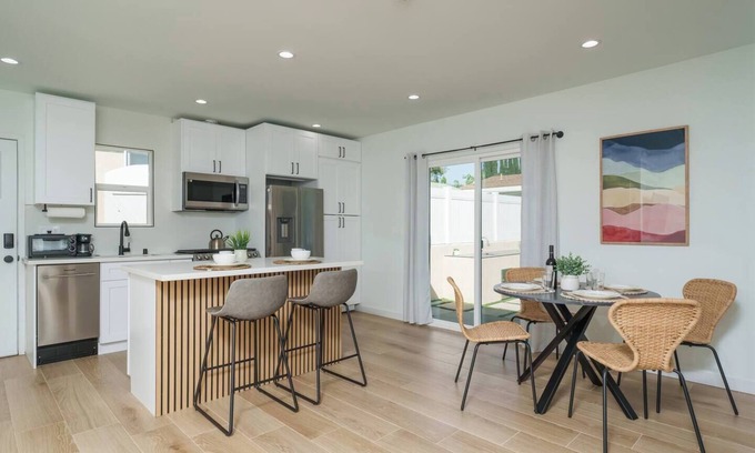 Crescenta Highlands House | Cozy 2BDR House with Fenced-in Yard