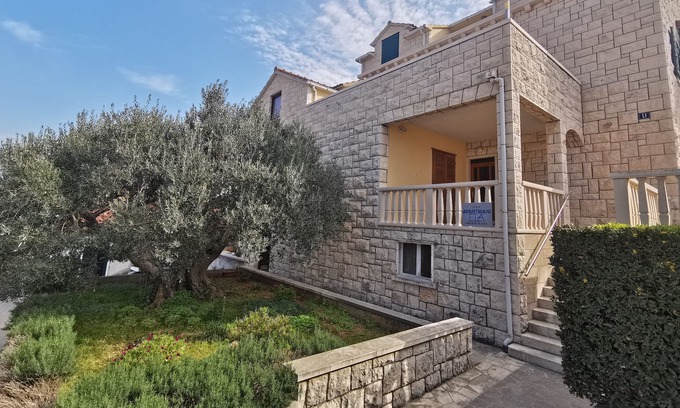 Postira Apartment | COZY 2BED APARTMENT WITH A SEA VIEW