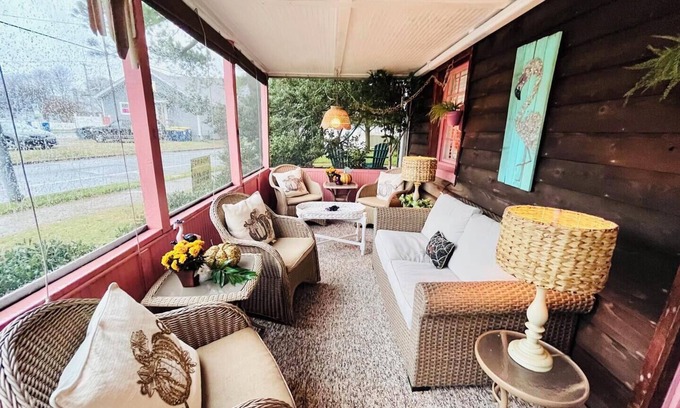South Rehoboth Cottage | Cozy 2BR Beach Cottage w/Screened Porch – Steps to Boardwalk & Shore!