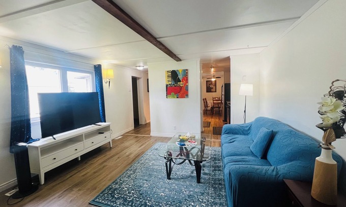 Hinton House | Cozy 2BR Mobile Home near Jasper NP | King Bed