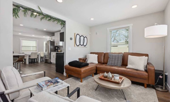 Crosby House | Cozy 2BR Retreat in Crosby w/Fenced Yard & BBQ
