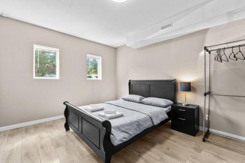 Crescent Beach House | Cozy 2BR Suite Near White Rock Beach