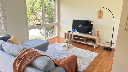 Mentone House | Cozy 2BR Unit Near Beach and Shops in Mentone