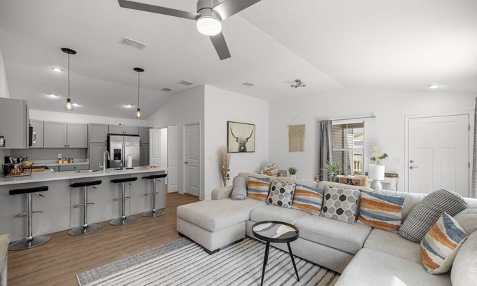 Sumter County House | Cozy 2BR With Golfcart | 5 Mins to Eastport Sq.