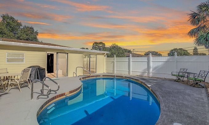 Port Charlotte House | Cozy 3-Bedroom 2 bath for 8 with pool near Boca Grande