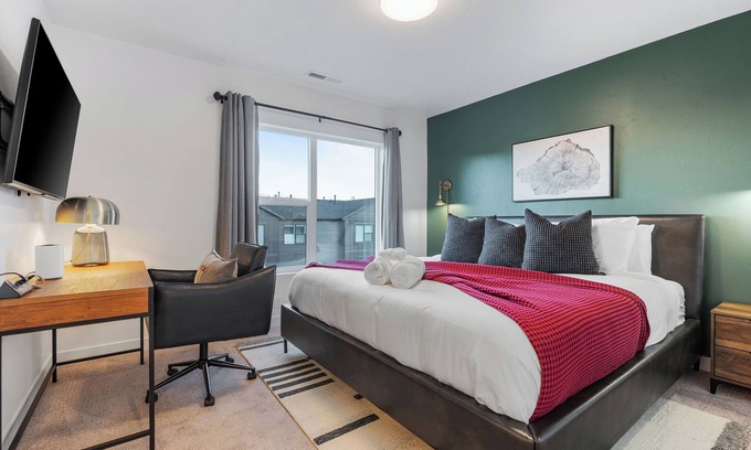 Mountain Green House | Cozy 3-bedroom townhome in Mountain Green with WiFi, AC. 12 min to Snowbasin