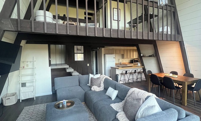 Groveland Cabin | Cozy 3-Level cabin in Groveland with WiFi, stunning views, deck and hot tub