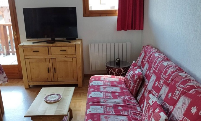 Puy-Saint-Vincent Apartment | Cozy 3-Piece Apartment for 6 with Balcony, Near Ski Slopes in Puy-Saint-Vincent