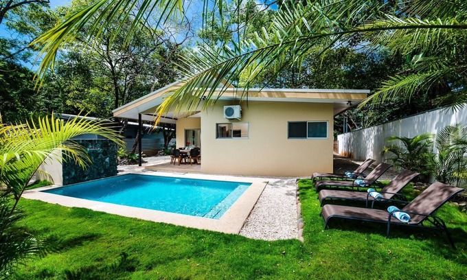 Paraiso House | Cozy 3bd private house & pool & walk to beach - Pets welcome!