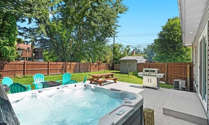 Anchorville House | Cozy 3BR Getaway with Hot Tub, Firepit & BBQ