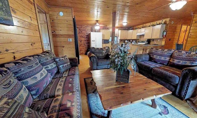 Mountain Pine Cabin | COZY #4 WATERFRONT LOG CABIN --- COZY ACRES LODGE