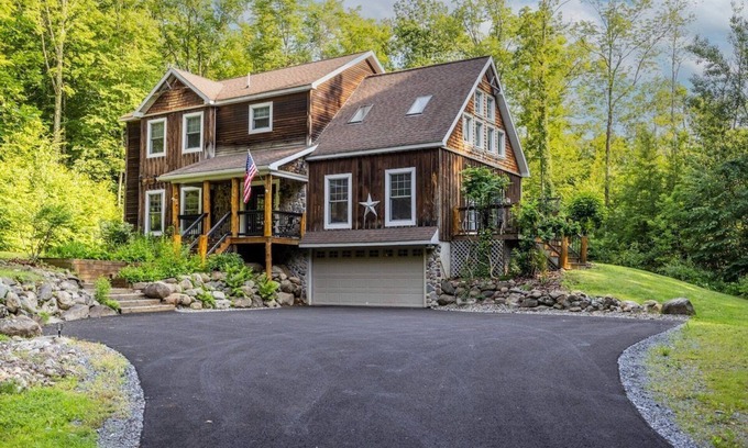 Lake George House | Cozy Adirondack Lodge in Lake George