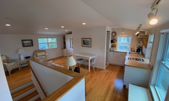 North Kingstown Apartment | Cozy and bright shoreline studio apartment - walk to beach and row to boat